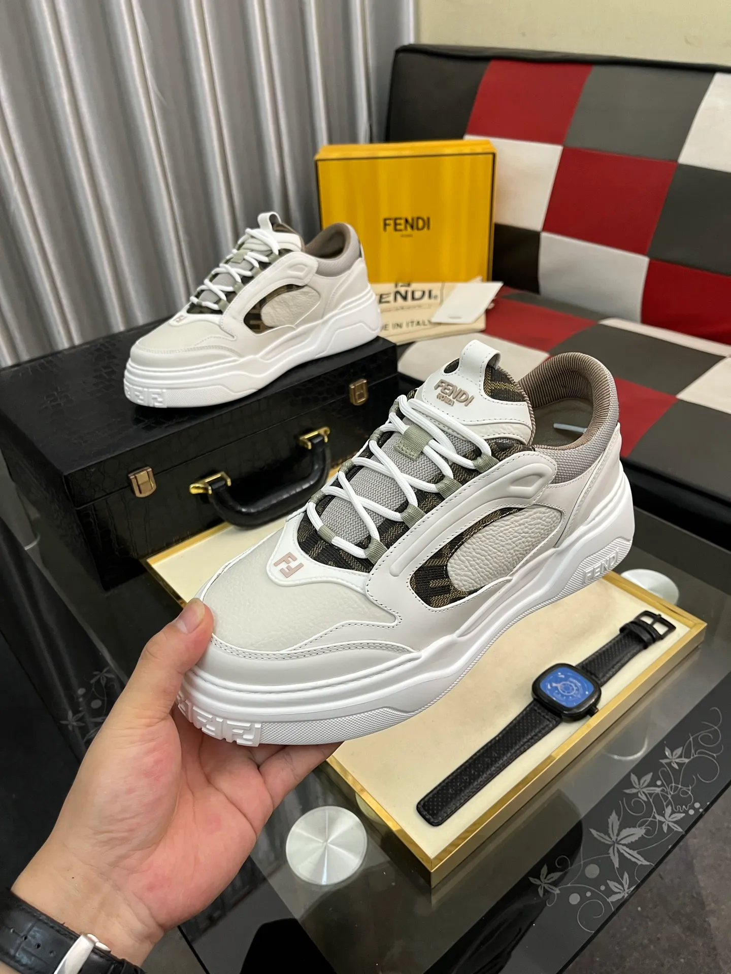 Men's Men's Shoes 💰680⌚️⌚️(Higher version) [Fendi] Fendi's latest casual shoes for men! Available at counters simultaneously! A one-to-one replica of the original. Made entirely of imported top-grain calfskin, the interior is made of top-grain water-dyed cowhide, and the original factory-supplied rubber outsole. Leading new fashion concepts. Matching code: 38-44. 45 can be customized and non-returnable!